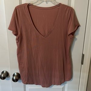 Lululemon love tee; v neck; mauve pink; size 8